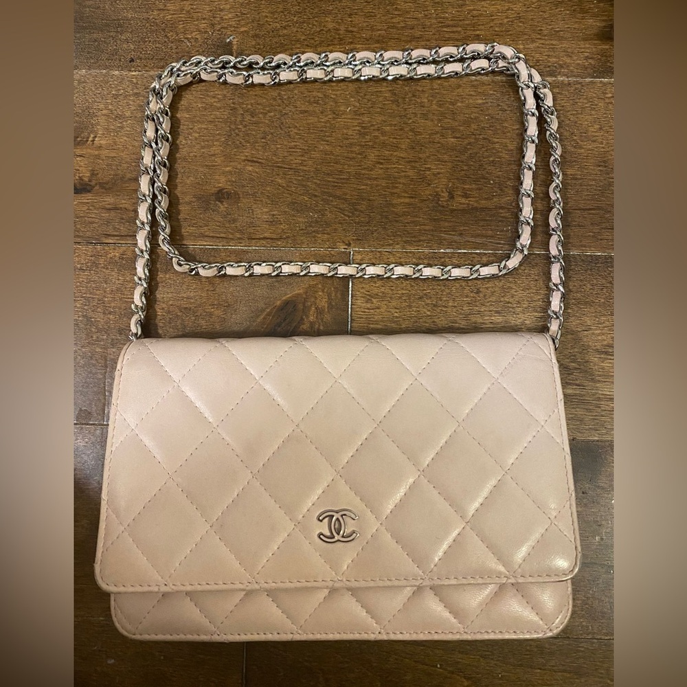 Very beautiful authentic chanel pink wallet on chain